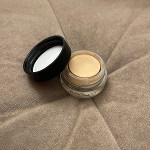 MAC Paint Pot “Soft Ochre”